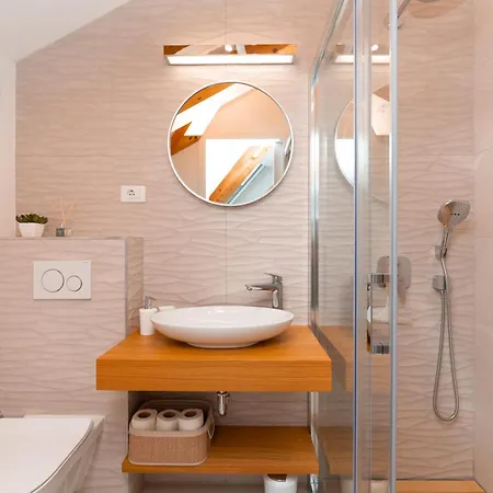 Nezi 아파트 푸치스차