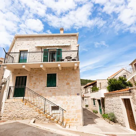 Nezi 아파트 푸치스차